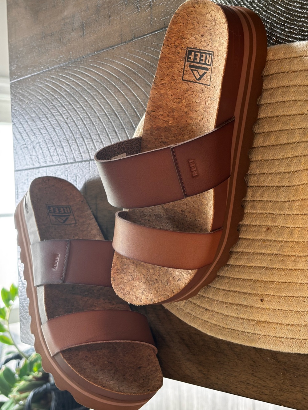 Reef Tan/Brown Leather Cork Slide Sandals 8 like new - Picture 5 of 6